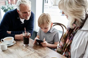 Česko zavalily levné mobilní telefony. Dnes pod 2 tisíce koupíte přístroje, co dříve stály 15 tisíc