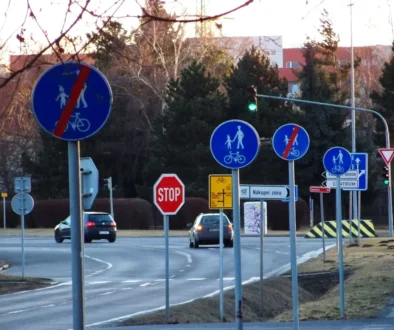 Dopravní značky se mnohým pletou.