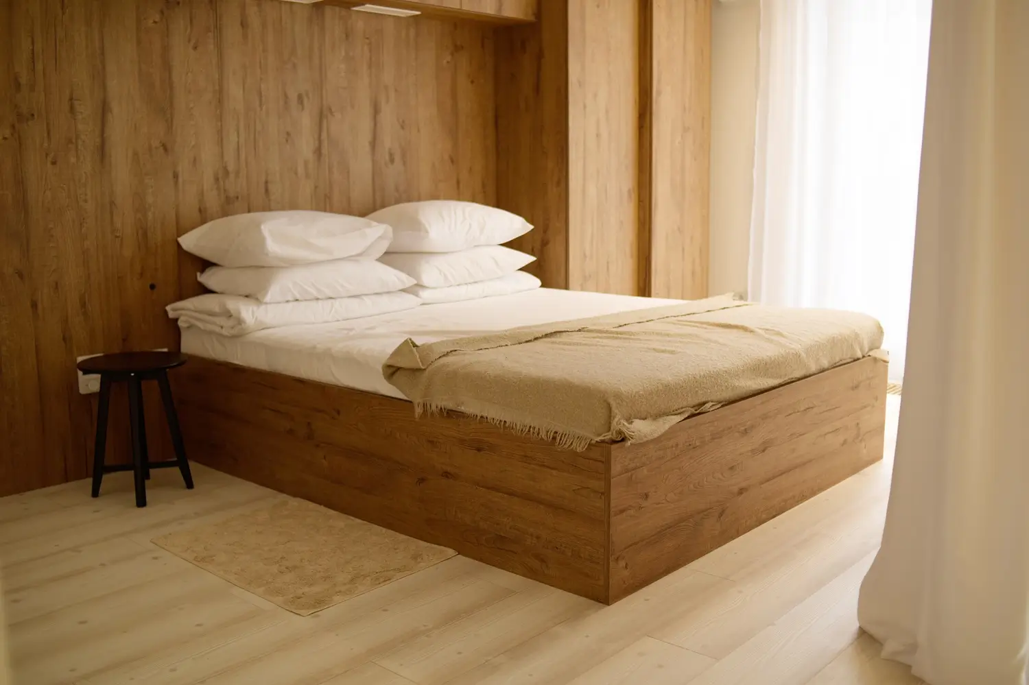 americká manželská postel