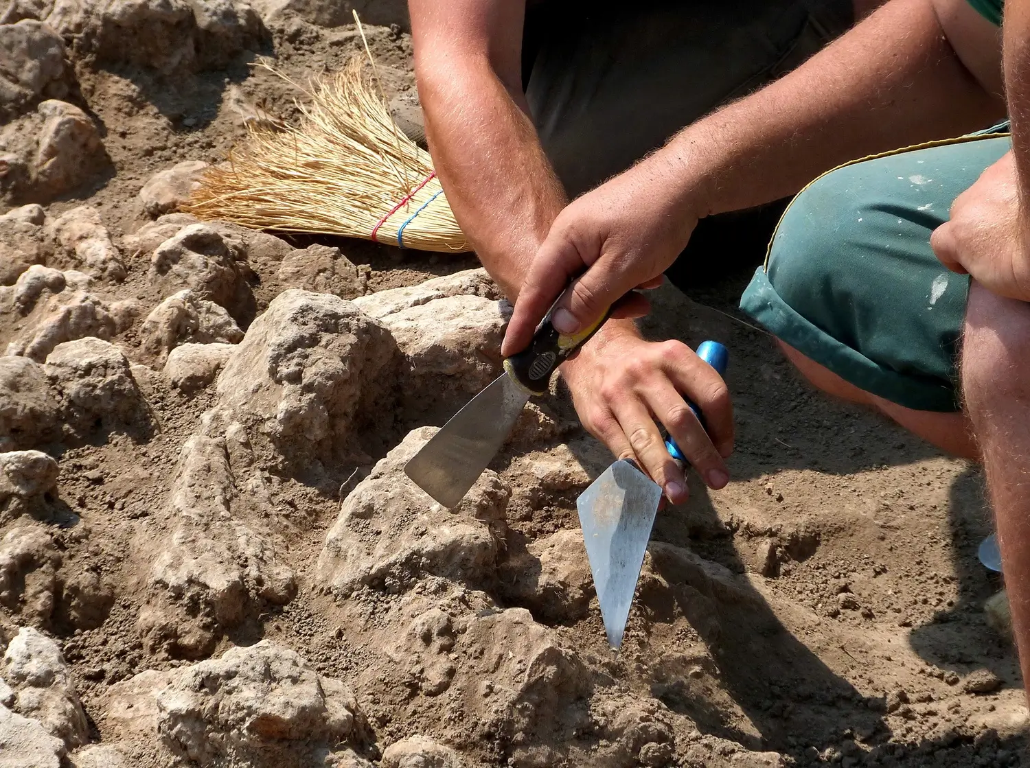 archeologové pracují