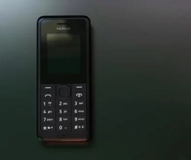 Nokia 105 stojí i v roce 2026 méně než 700 korun a nabídne pro mnohé dostačující funkce.