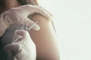 Překvapivé zjištění: Očkování proti jedné nemoci významně snižuje riziko demence