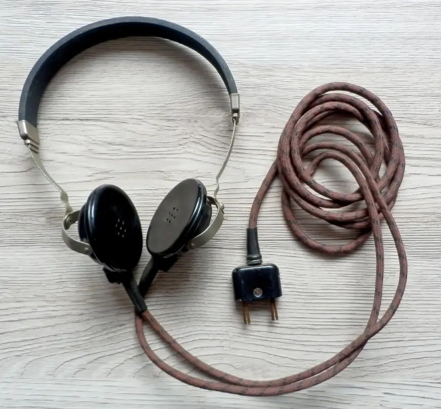 - Techsvět Radiotelegrafická náhlavní sluchátka