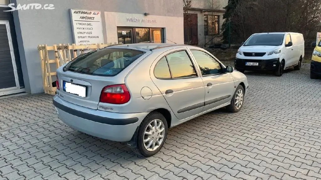 Renault Mégane 2 new - Techsvět Renault Mégane zezadu
