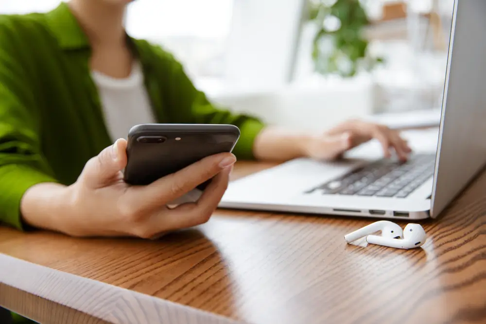 Heslo si dokážete nasdílet i z počítače s Windows do telefonu. 