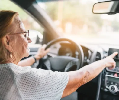 Seniorka za volantem