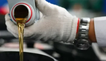 Výměna oleje značně prodlouží životnost vozidla.