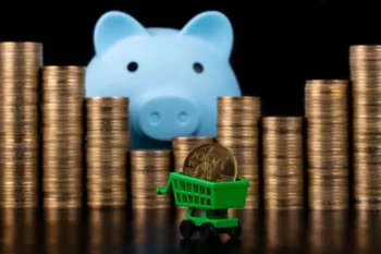 české mince s kasičkou prasátka