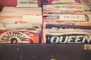 Retro vinylové desky mívají sběratelskou cenu.