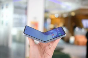 Mobily „véčka“ se vrátí v roce 2026 znovu do módy. Nejšílenější kreaturu chystá Apple!