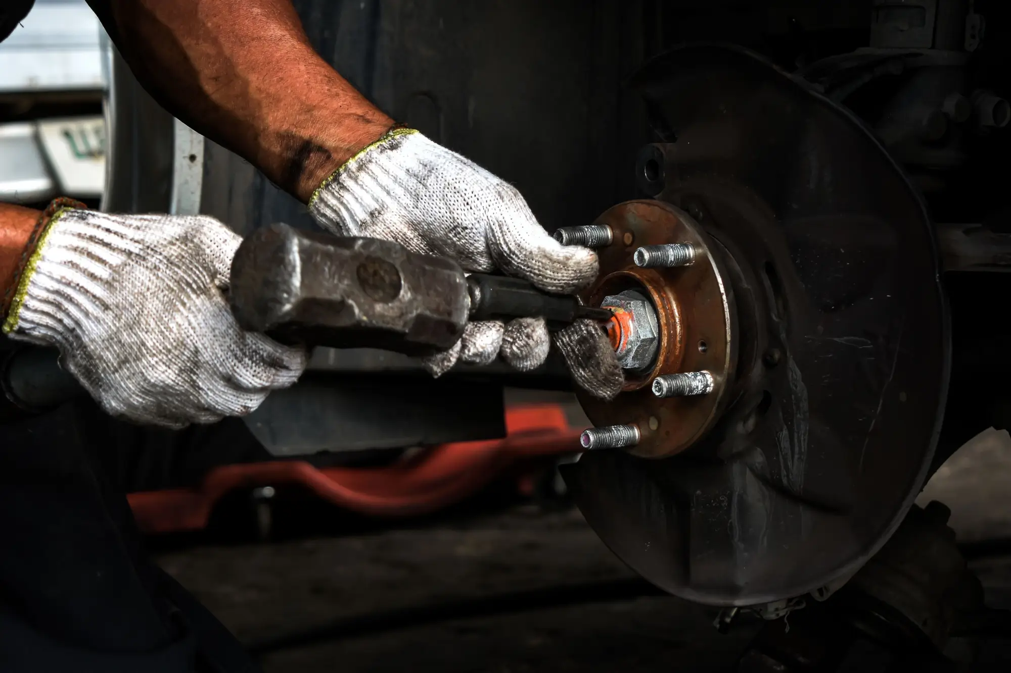 Řadu drobných oprav hravě zvládneme sami doma.