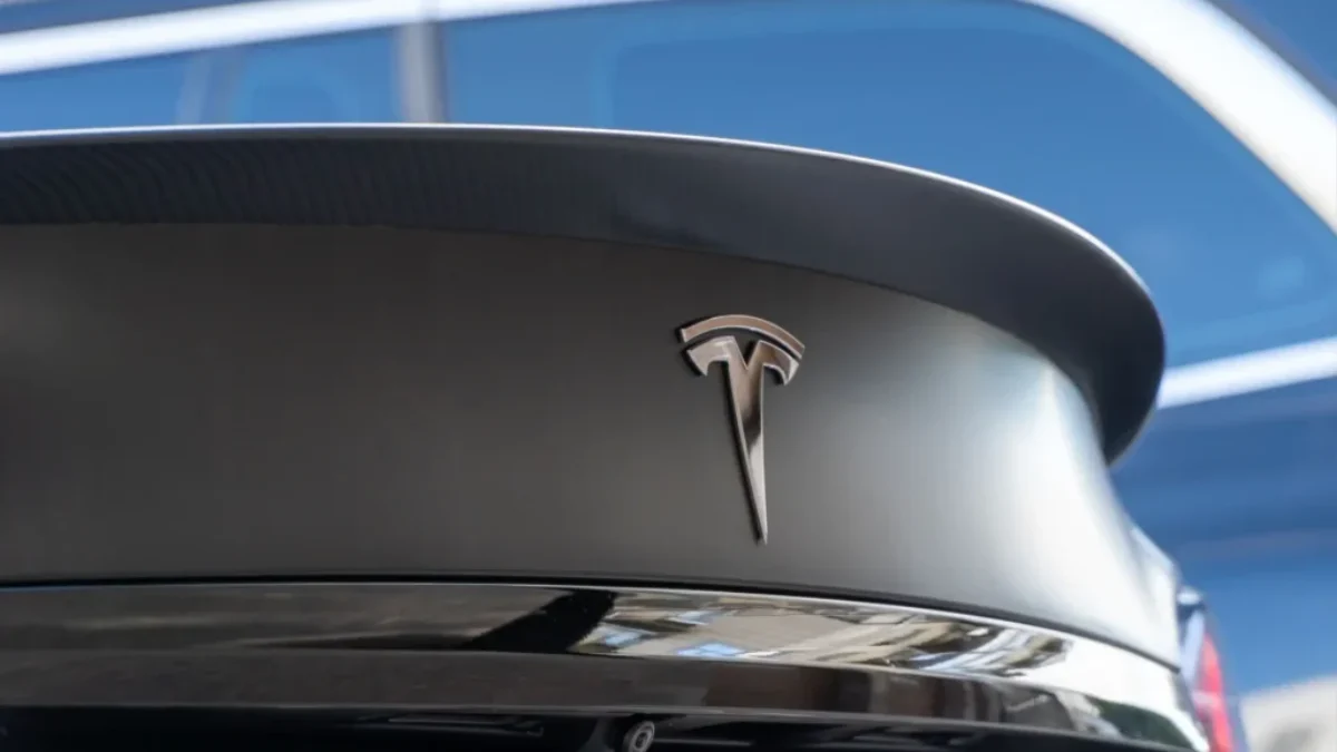 Logo značky Tesla.