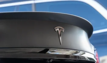 Logo značky Tesla.