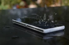 Když se telefon nechce nabíjet, je třeba postupovat obezřetně.