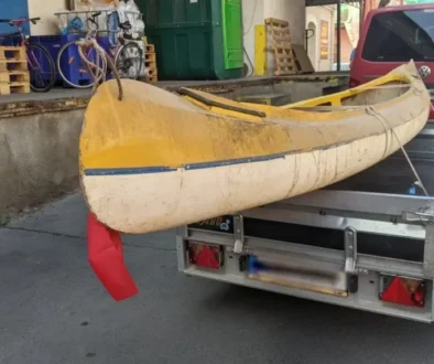 Výstražný praporek označující dlouhý náklad