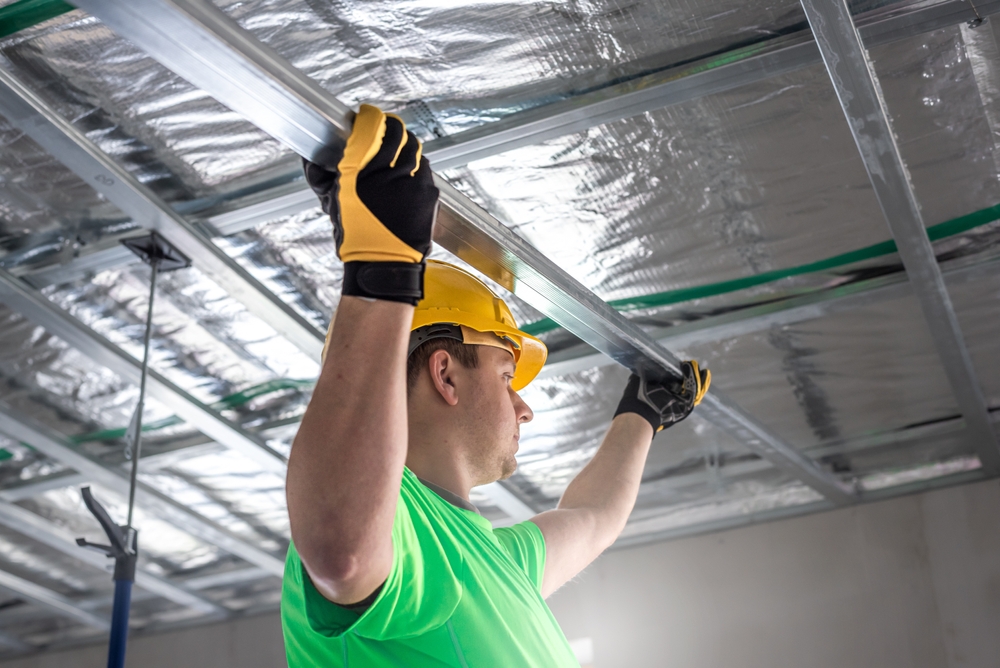 Na strop se nainstalují CD profily, ale v konečném důsledku je celý systém široký jen několik milimetrů.