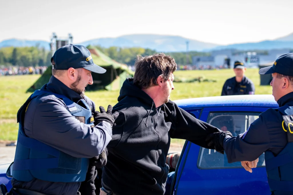 - Techsvět zatýkání muže