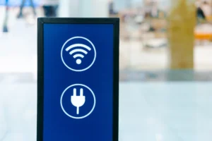 Zahoďte nabíječky: Mobil se nabíjí sám ze vzduchu. Tahle technologie už funguje a nepotřebuje kabel