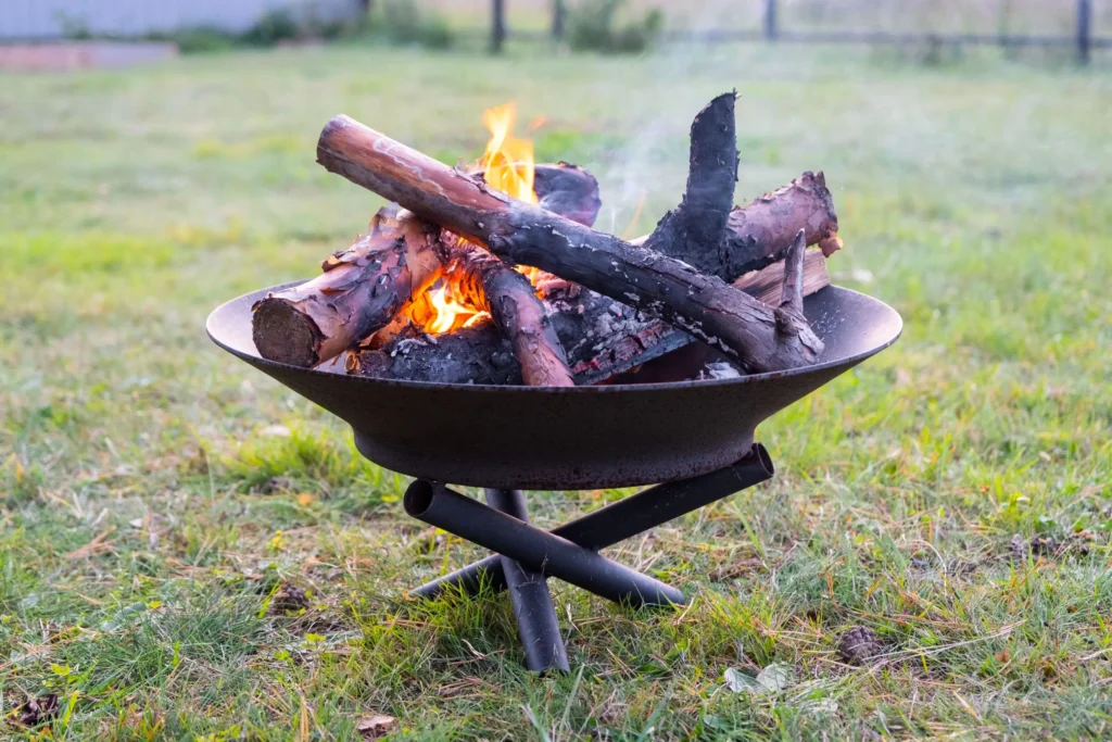 malé ohniště kovové