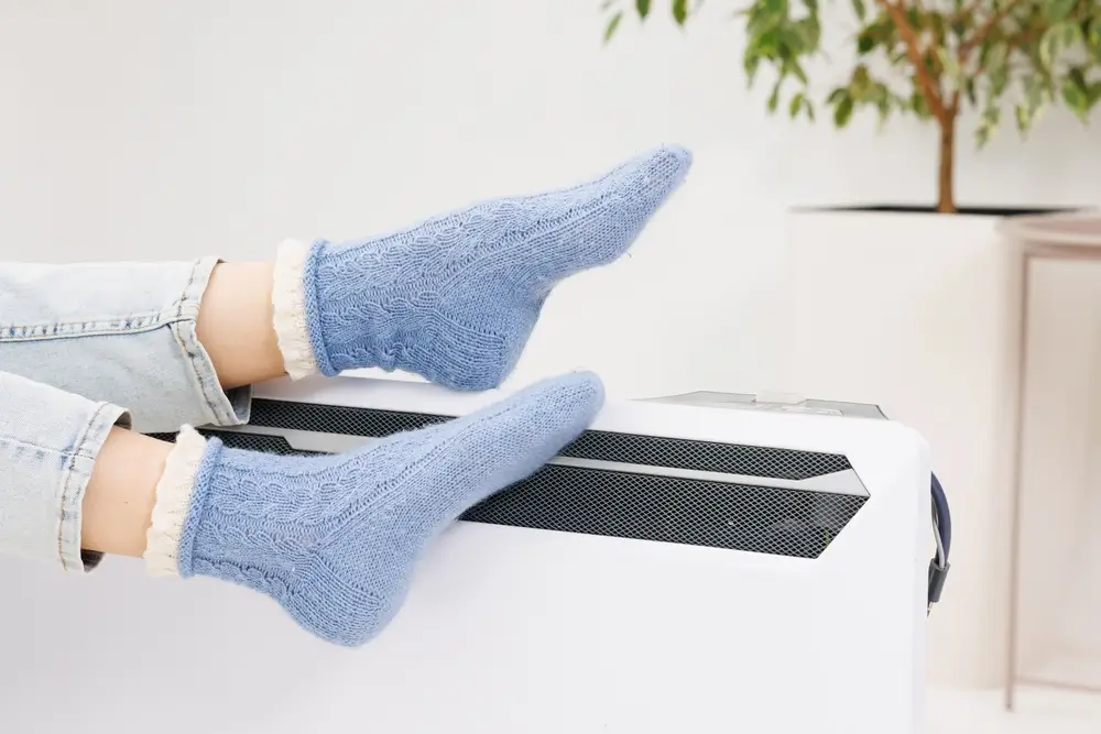 Tohle se stane díky vyhřívaným ponožkám minulostí, už žádné tisknutí se k topení.