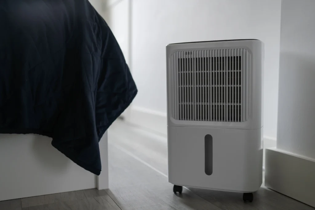 - Techsvět odvlhčovač na podlaze