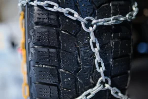 Sněhové řetězy jsou součástí povinné výbavy na těchto místech v Česku