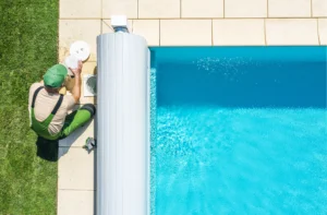 UV-C je nová metoda ochrany vody v zahradních bazénech, která zhubí až 99 % bakterií a je šetrná k pokožce