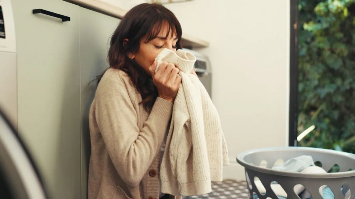 žena voní k prádlu