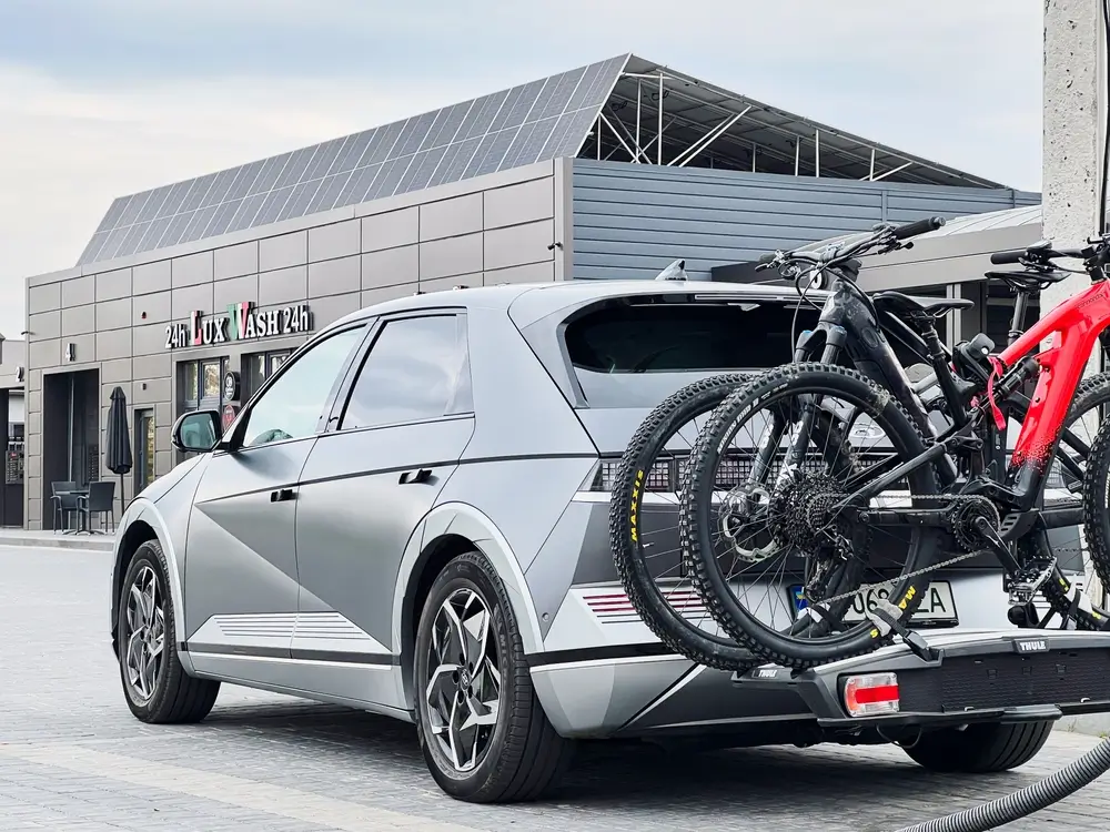 Jediné legální řešení je v praxi požádat o třetí SPZ která vyjde na 600 korun