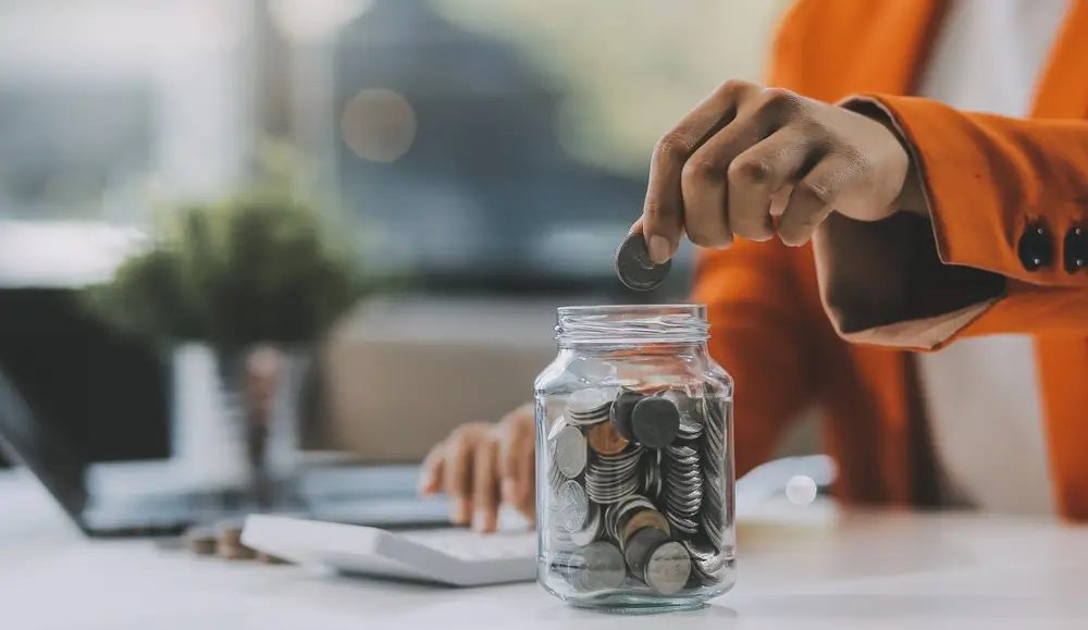 Spoření v hotovosti je úplně nejhorší, protože nepřináší žádný úrok.