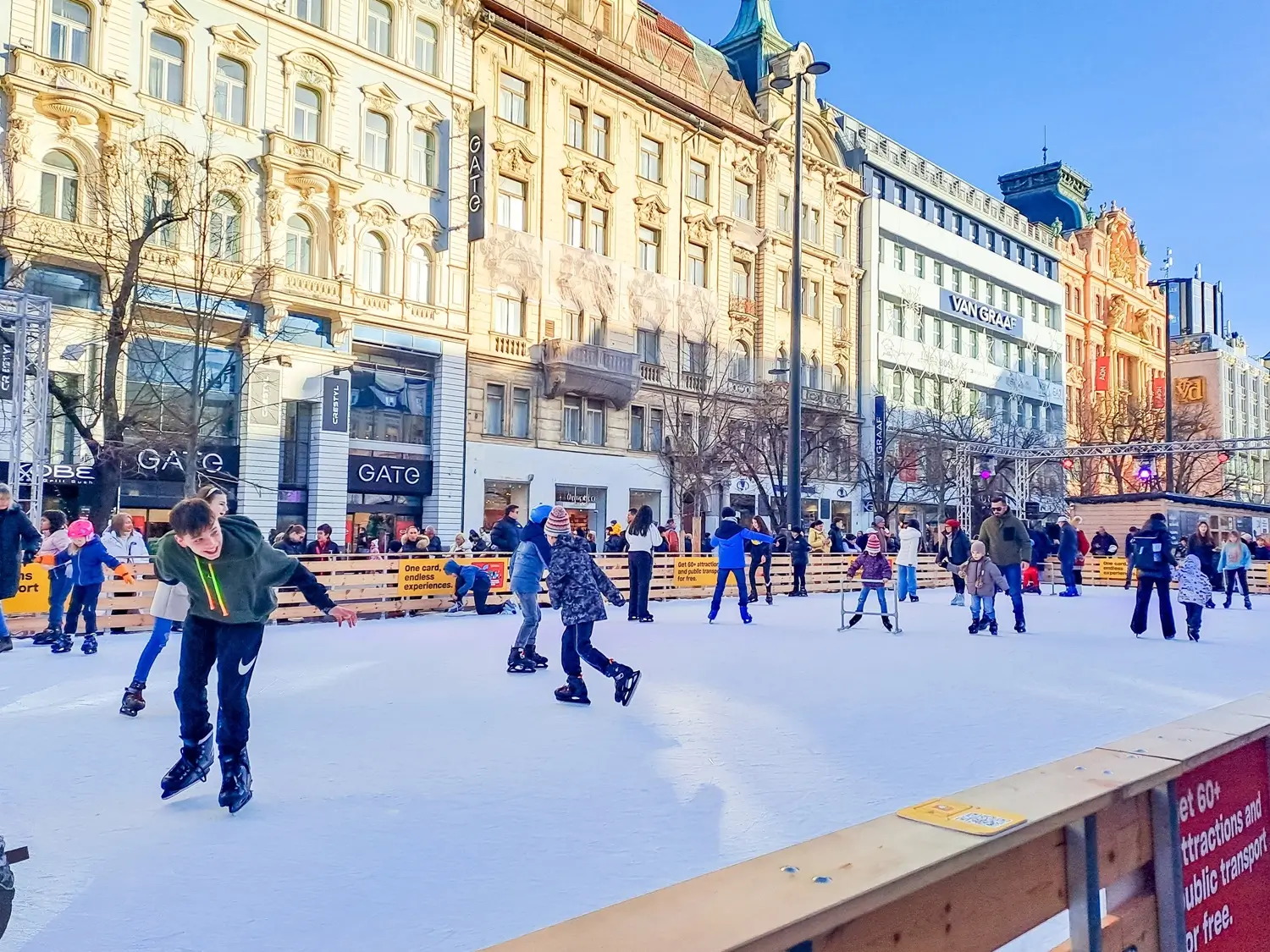 bruslení zdarma na veřejném kluzišti