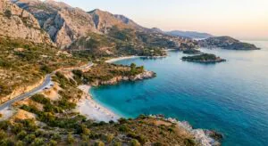 Ani Chorvatsko, ani Řecko. Tahle země láká na průzračně čisté moře a Češi tam skoro nejezdí