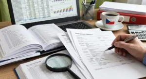 Kolik peněz můžete mít na účtu a kdy už si vás může všimnout finanční úřad?