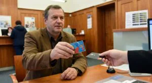 Rozlučte se s těmito platebními kartami. Za pár dnů s nimi v česku již nezaplatíte