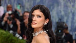 Ukradené šperky z Louvru se překvapivě objevily na výstavě Met Gala 2026