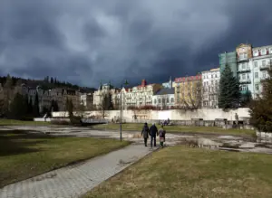 V srdci Evropy se probouzí vulkán. Oblast u Chebu s napětím sledují vědci z celého světa