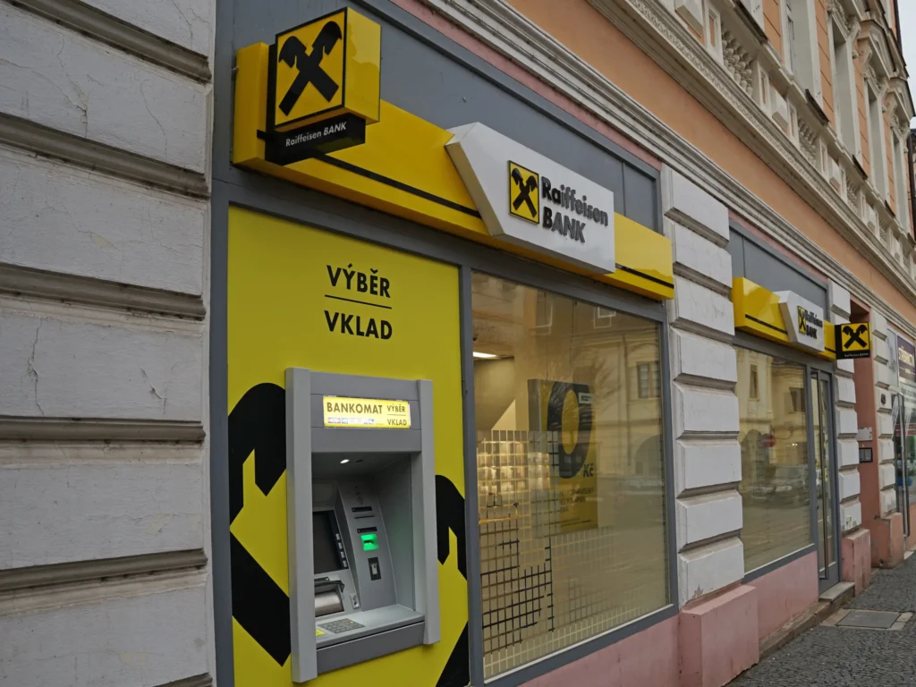 shutterstock_1945318060-2 - Techsvět Bankomat Raiffeisenbank