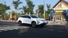 Auto Chery Omoda jede po silnici.