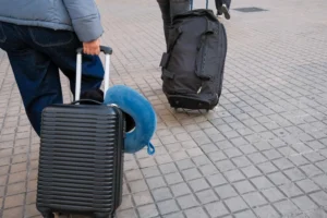 Rodina z Prahy se snažila ušetřit na letenkách při cestě na dovolenou. Nakonec je cesta stála 2x tolik a měli několikahodinové komplikace